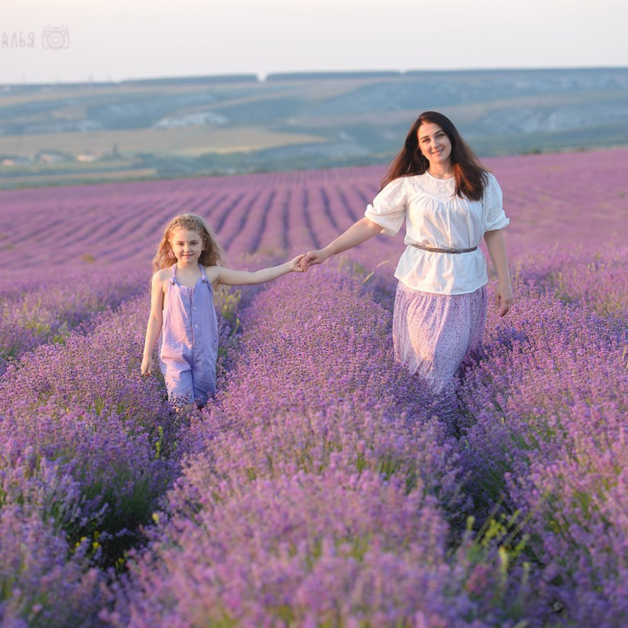 Фотосессия в лаванде в селе Тургеневка для мамы и дочки