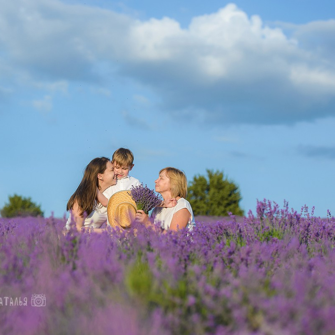 Фотосессия в крымской лаванде в Тургеневке. Фотограф Форос и Севастополь