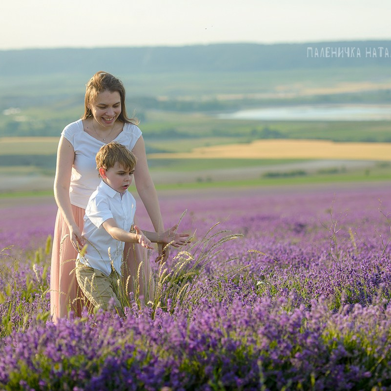 Крымский Прованс. Фотограф в Крымском Валенсоле. Фотосессия в лавандовом поле для мамы с ребенком