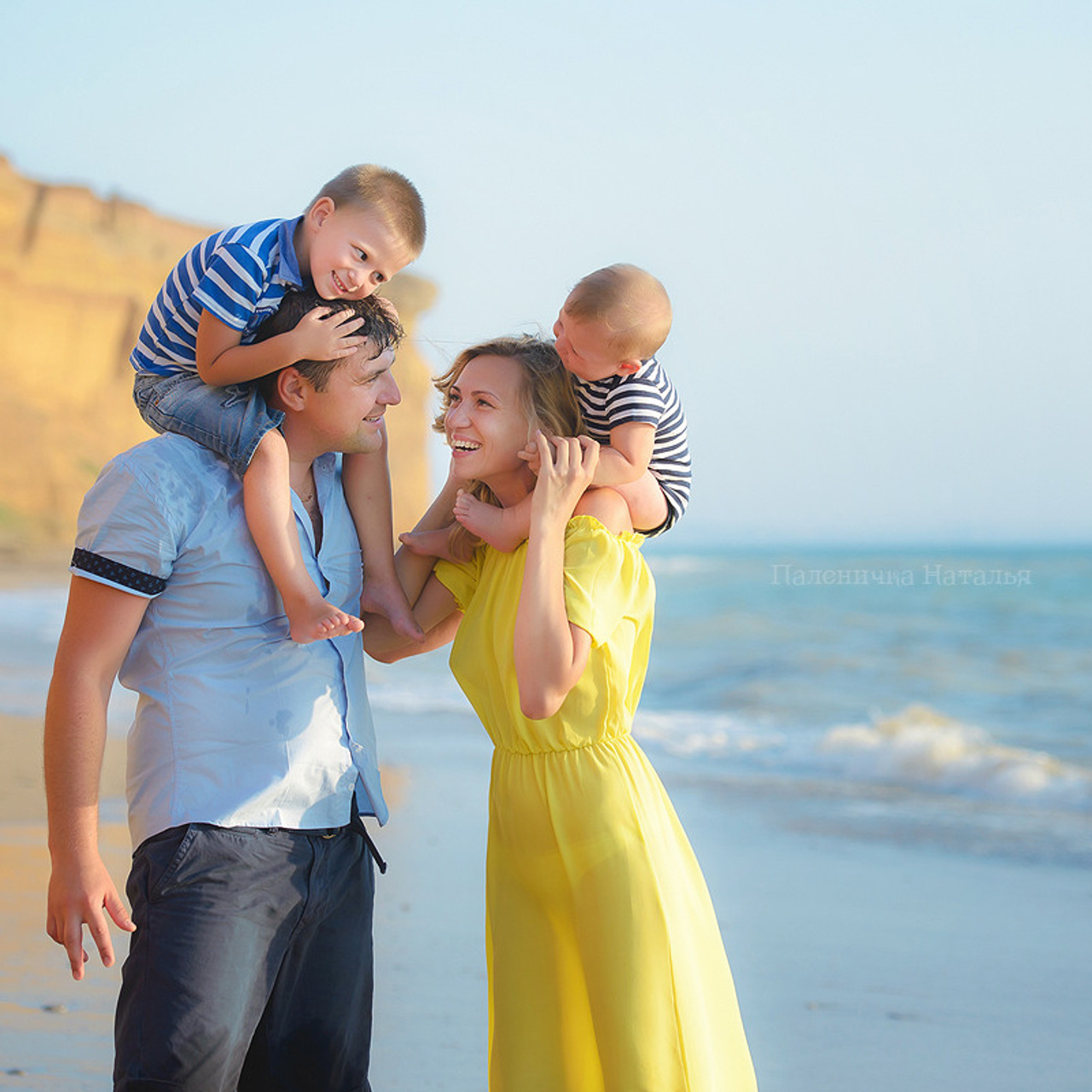 Семейный фотограф в Севастополе. Фотосессия с детьми на пляже