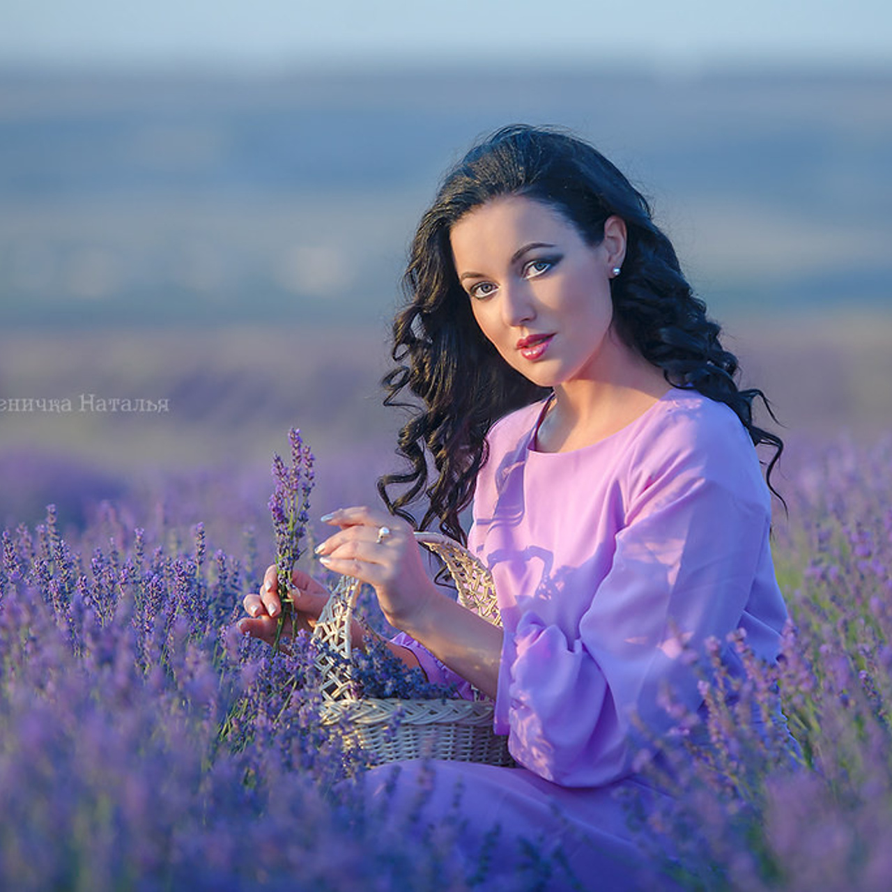 Фотосессия для девушки в крымской лаванде