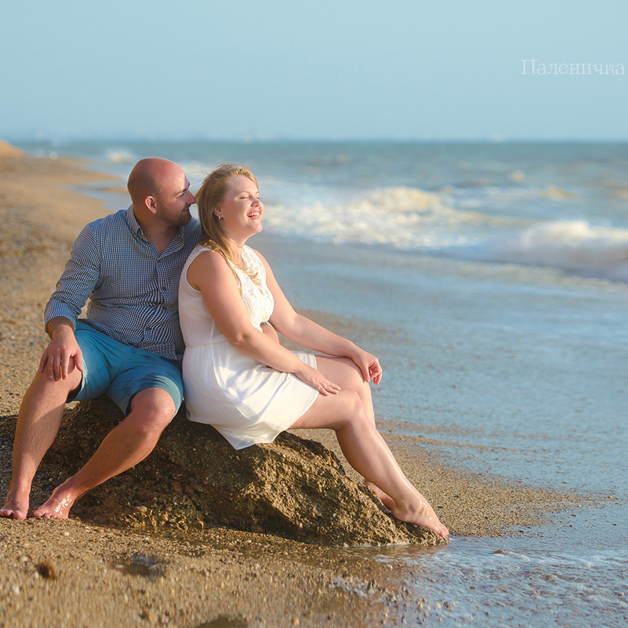 Семейный фотограф в Севастополе. Фотосессия для двоих на диком пляже