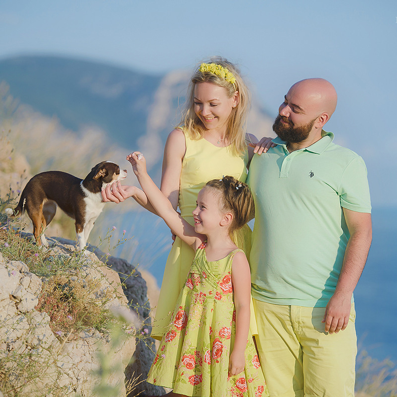 Семейный фотограф в Севастополе и Балаклаве. Семейная фотосессия с видом на море