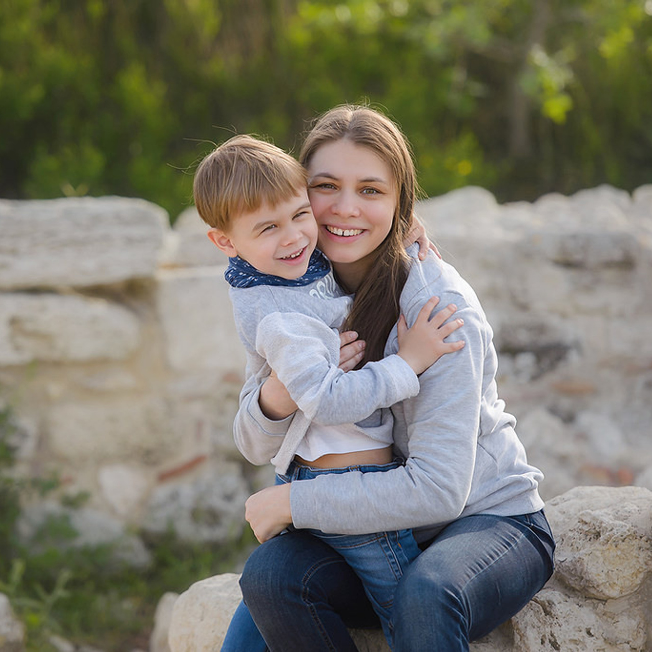 Семейный фотограф в Севастополе. Фотосессия на Херсонесе весной.