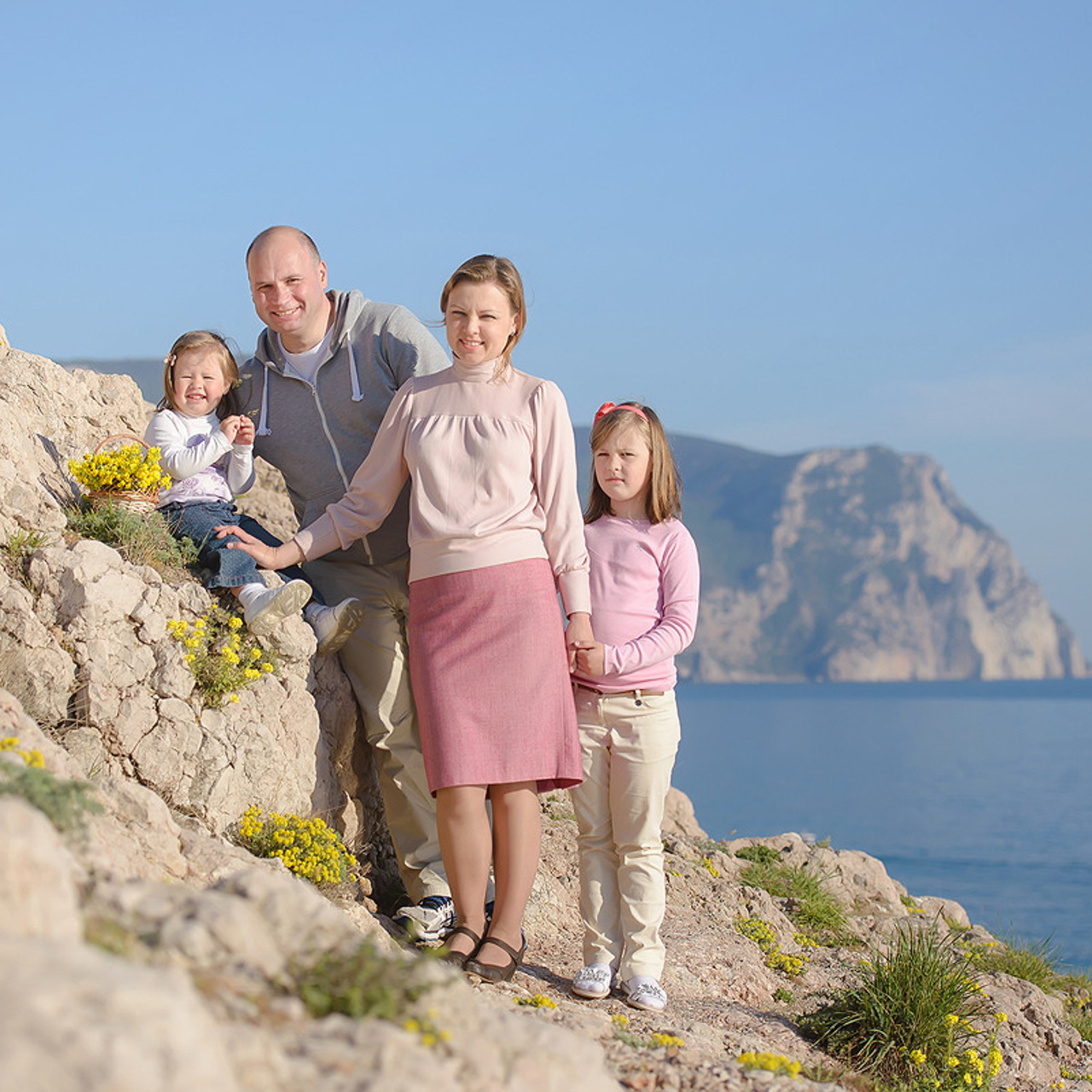 Семейный фотограф в Севастополе и Балаклаве. Фотосессия у моря, на горе
