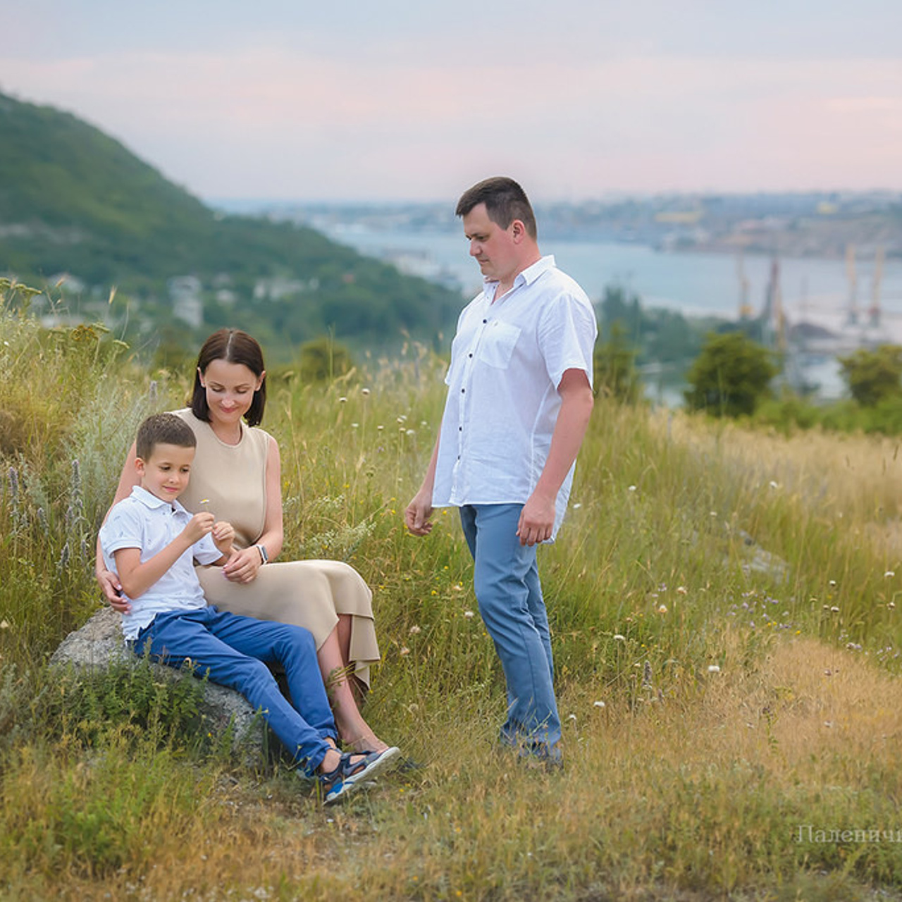 Семейная фотосессия в Инкермане. Семейный фотограф в Севастополе