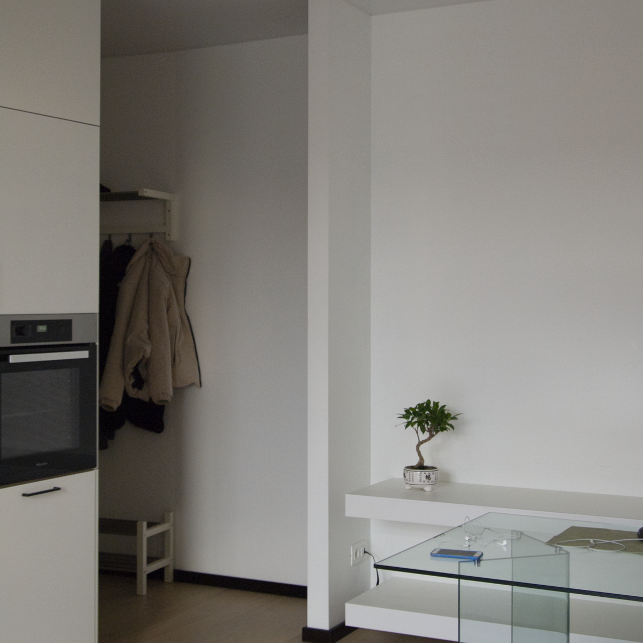 Минималистичная и функциональная студия для холостяка, ЖК Лахта парк. Дизайн интерьера в Петербурге Ворфаламеева Яна