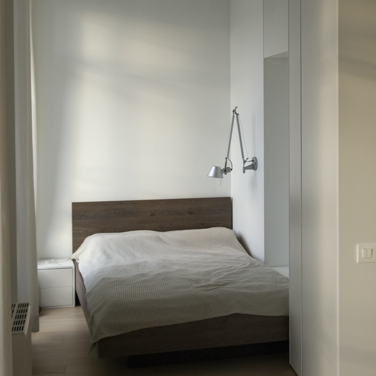 Минималистичная и функциональная студия для холостяка, ЖК Лахта парк. Дизайн интерьера в Петербурге Ворфаламеева Яна