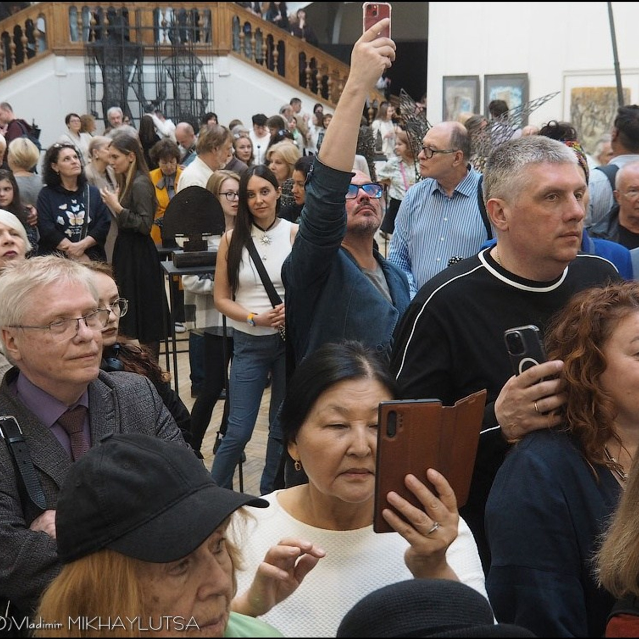 Латиф Казбеков «БУМАЖНЫЕ МИРЫ»