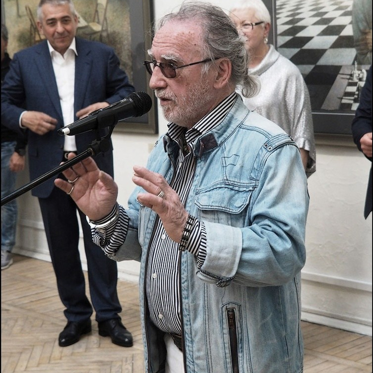 Латиф Казбеков «БУМАЖНЫЕ МИРЫ»