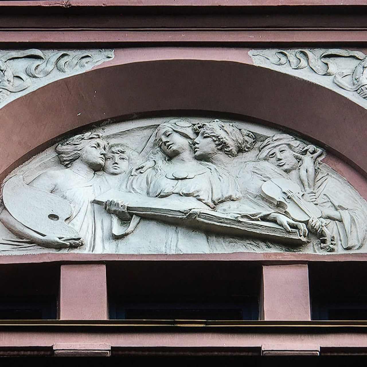 «От монумента до граффити»