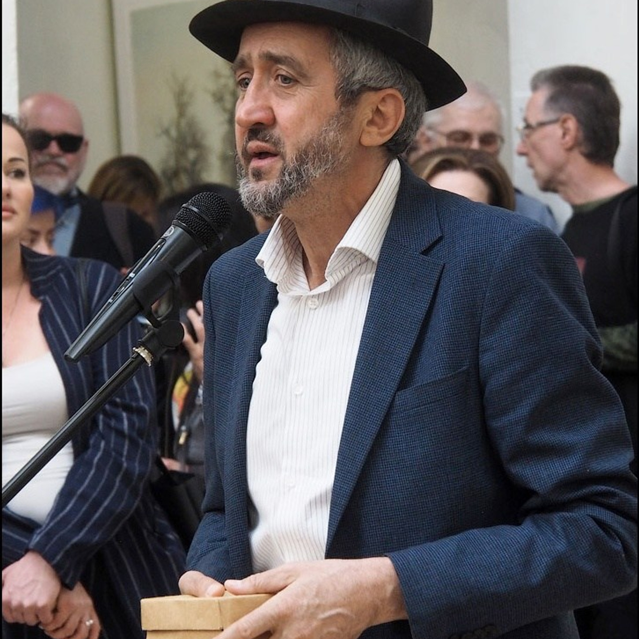 Латиф Казбеков «БУМАЖНЫЕ МИРЫ»