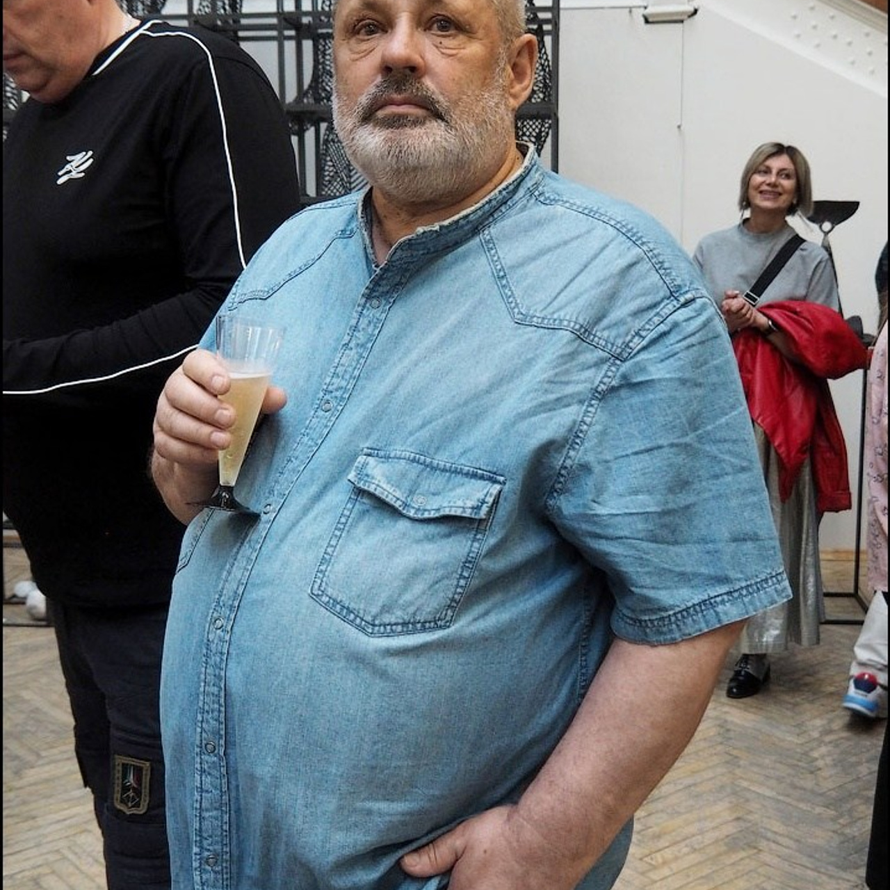 Латиф Казбеков «БУМАЖНЫЕ МИРЫ»