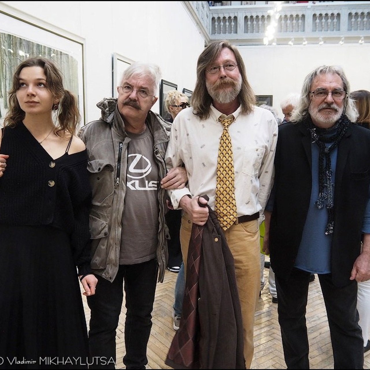 Латиф Казбеков «БУМАЖНЫЕ МИРЫ»