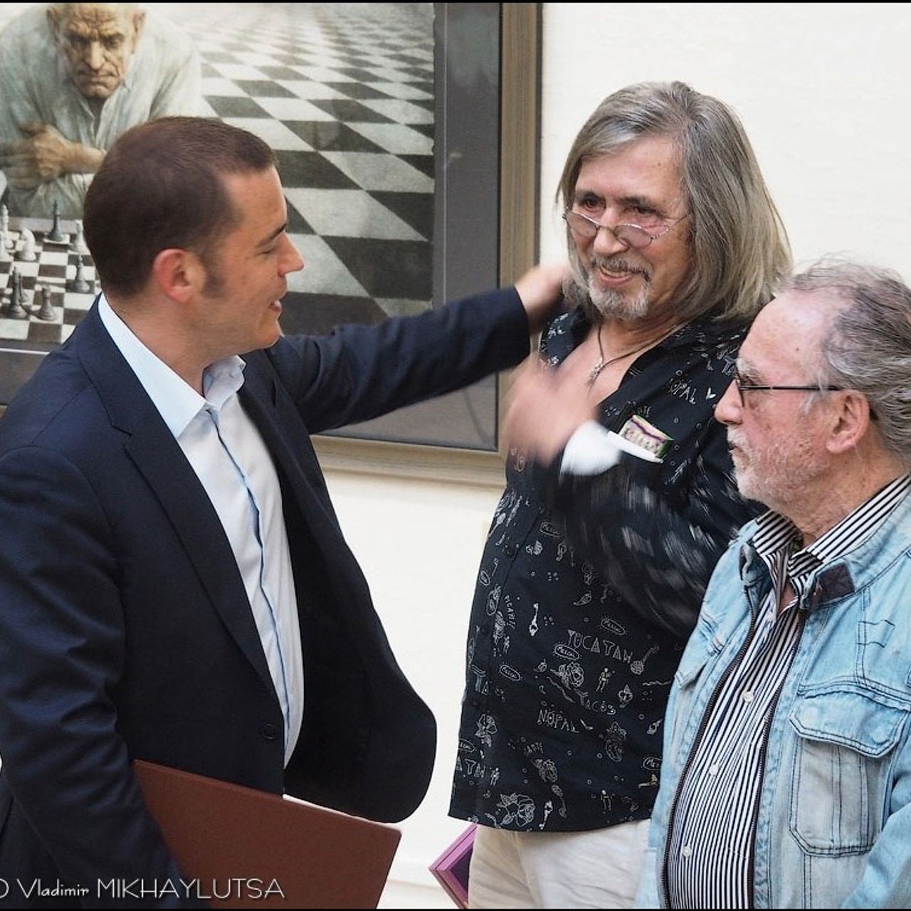 Латиф Казбеков «БУМАЖНЫЕ МИРЫ»