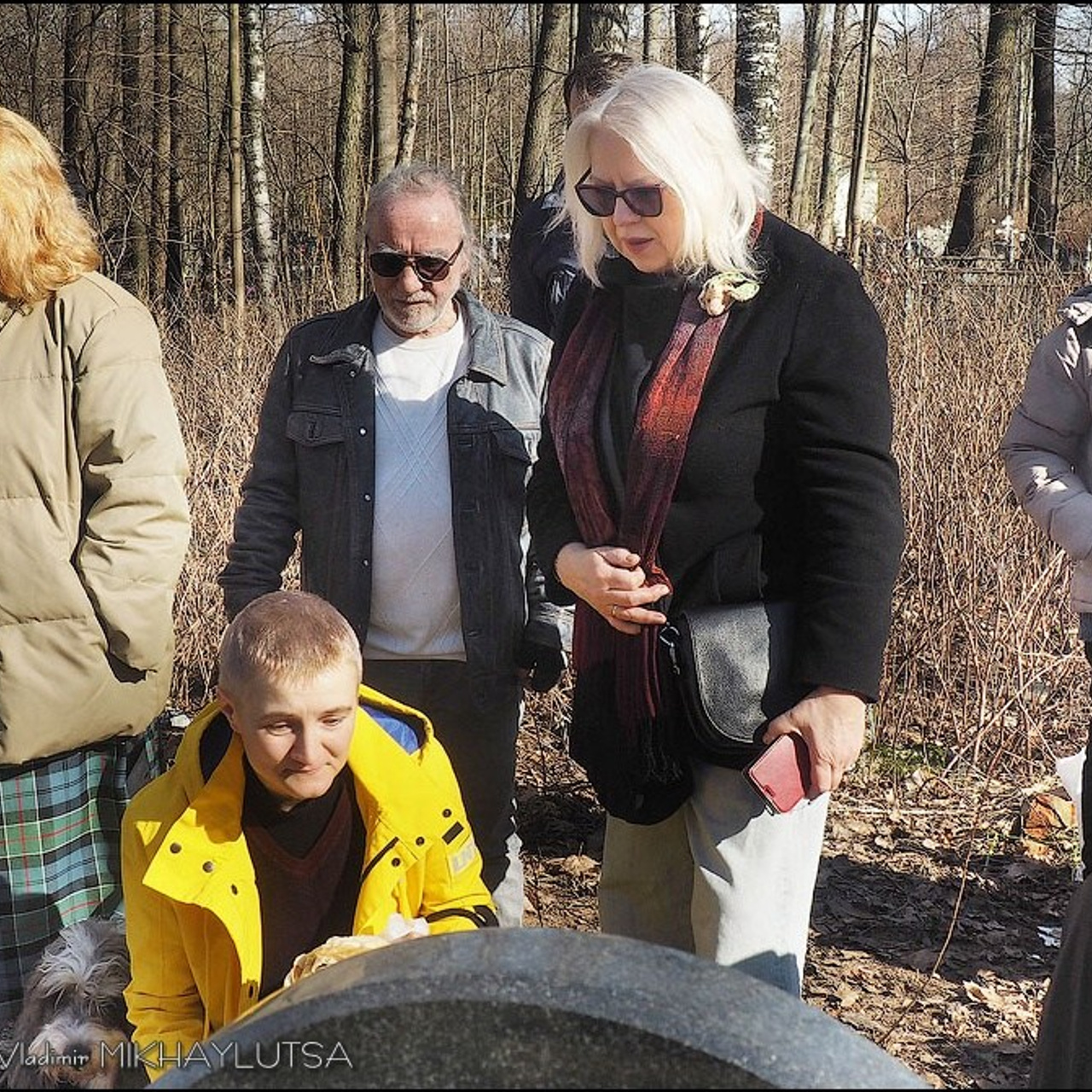 У могилы Валентина Самарина