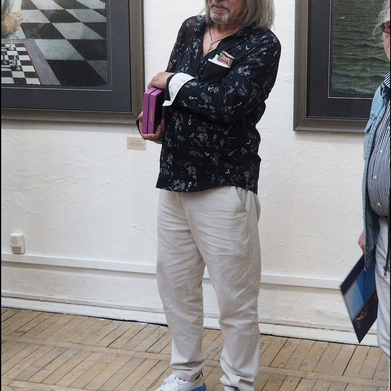 Латиф Казбеков «БУМАЖНЫЕ МИРЫ»