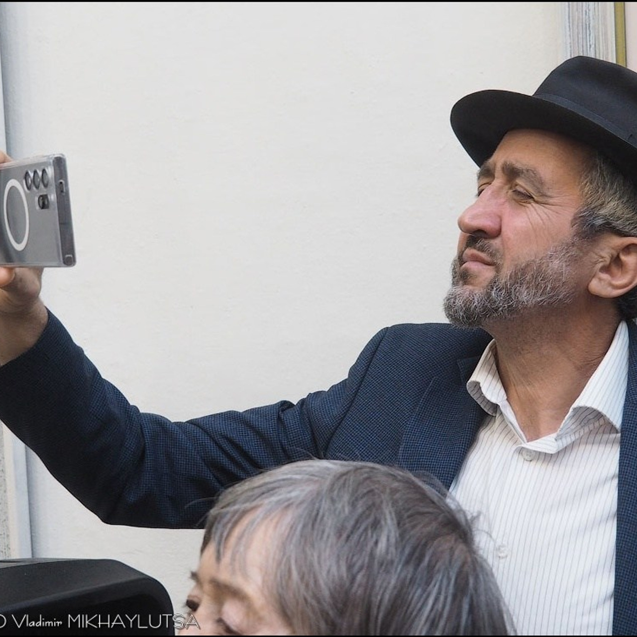 Латиф Казбеков «БУМАЖНЫЕ МИРЫ»