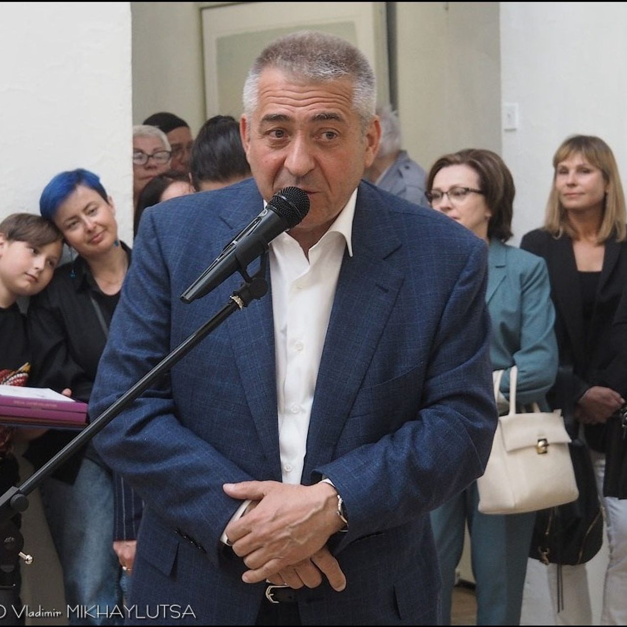 Латиф Казбеков «БУМАЖНЫЕ МИРЫ»