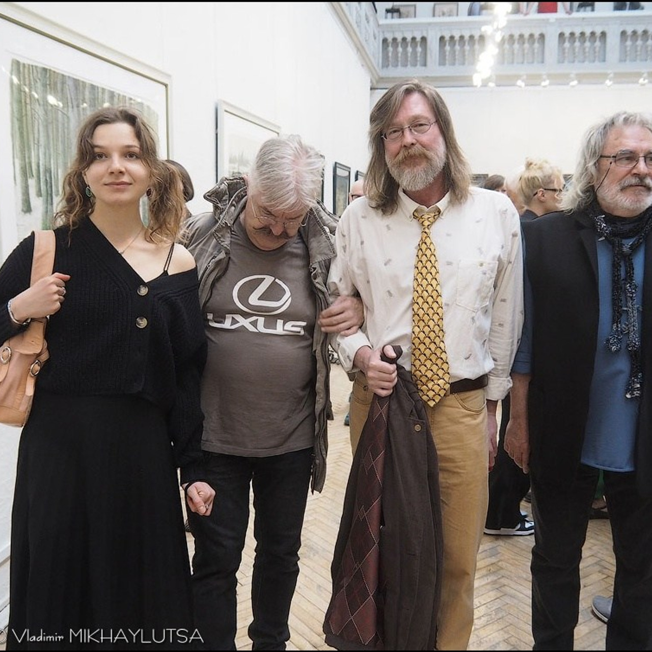 Латиф Казбеков «БУМАЖНЫЕ МИРЫ»