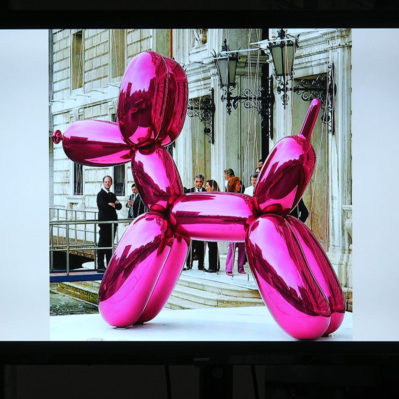 «От монумента до граффити»