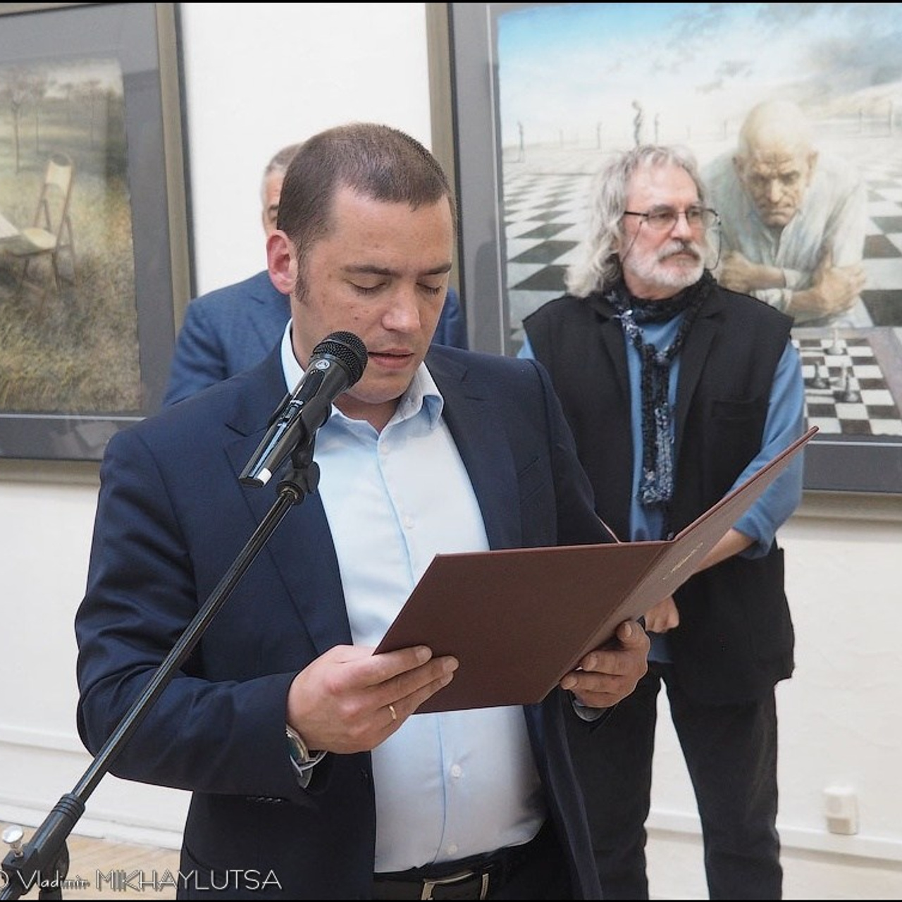 Латиф Казбеков «БУМАЖНЫЕ МИРЫ»