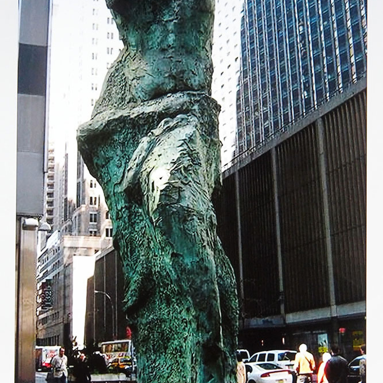 «От монумента до граффити»