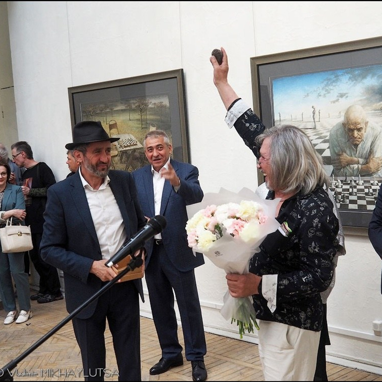 Латиф Казбеков «БУМАЖНЫЕ МИРЫ»