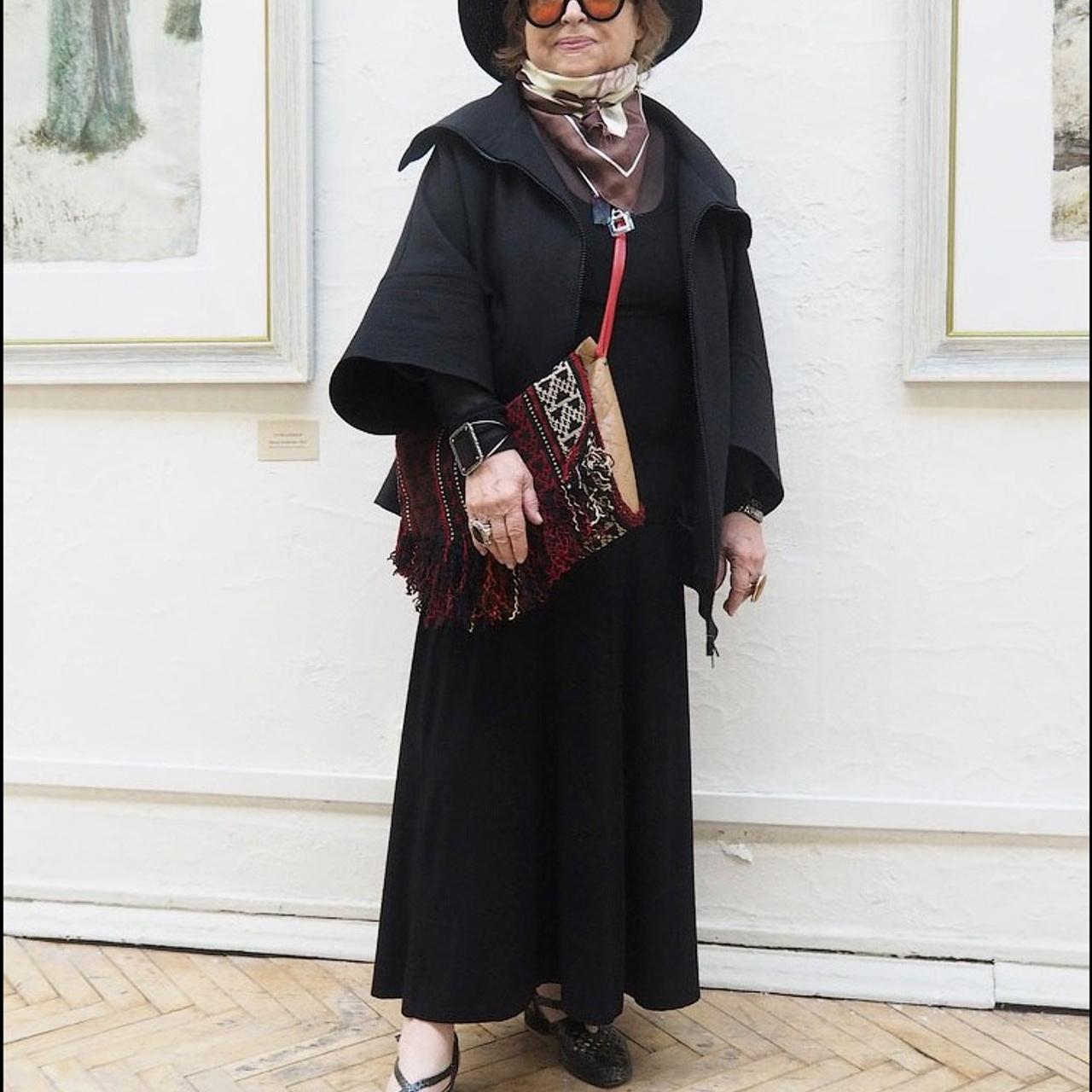 Латиф Казбеков «БУМАЖНЫЕ МИРЫ»