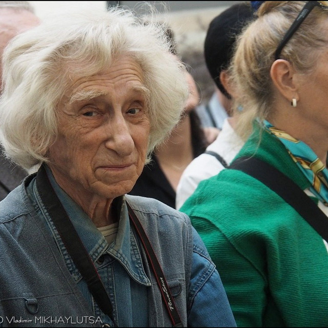 Латиф Казбеков «БУМАЖНЫЕ МИРЫ»