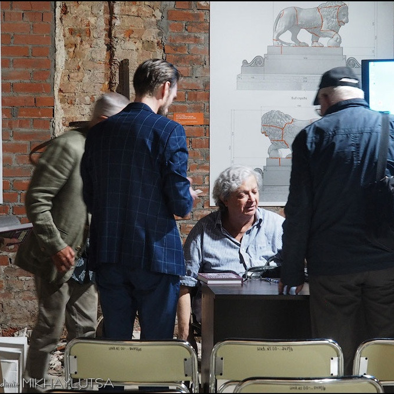 «От монумента до граффити»