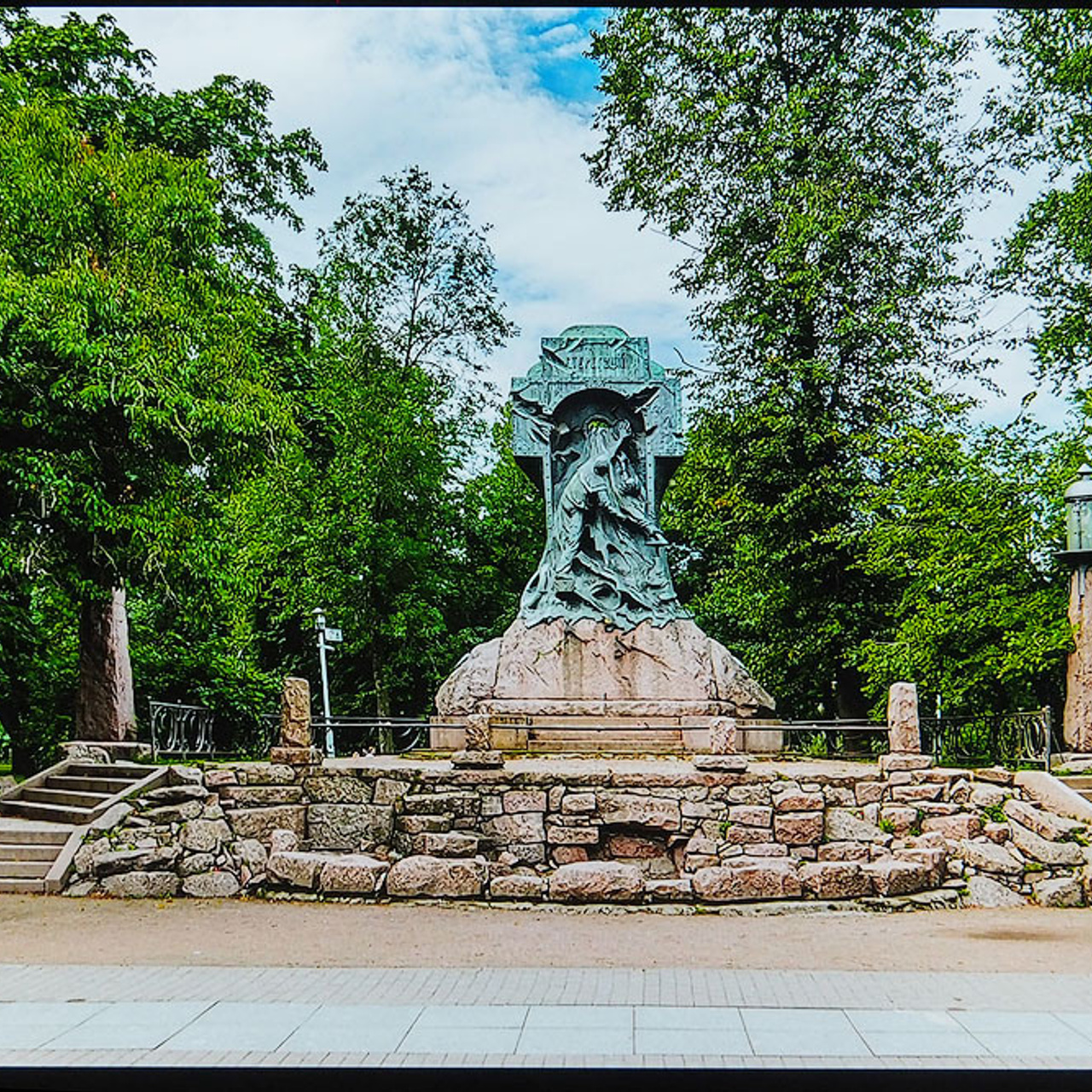 «От монумента до граффити»