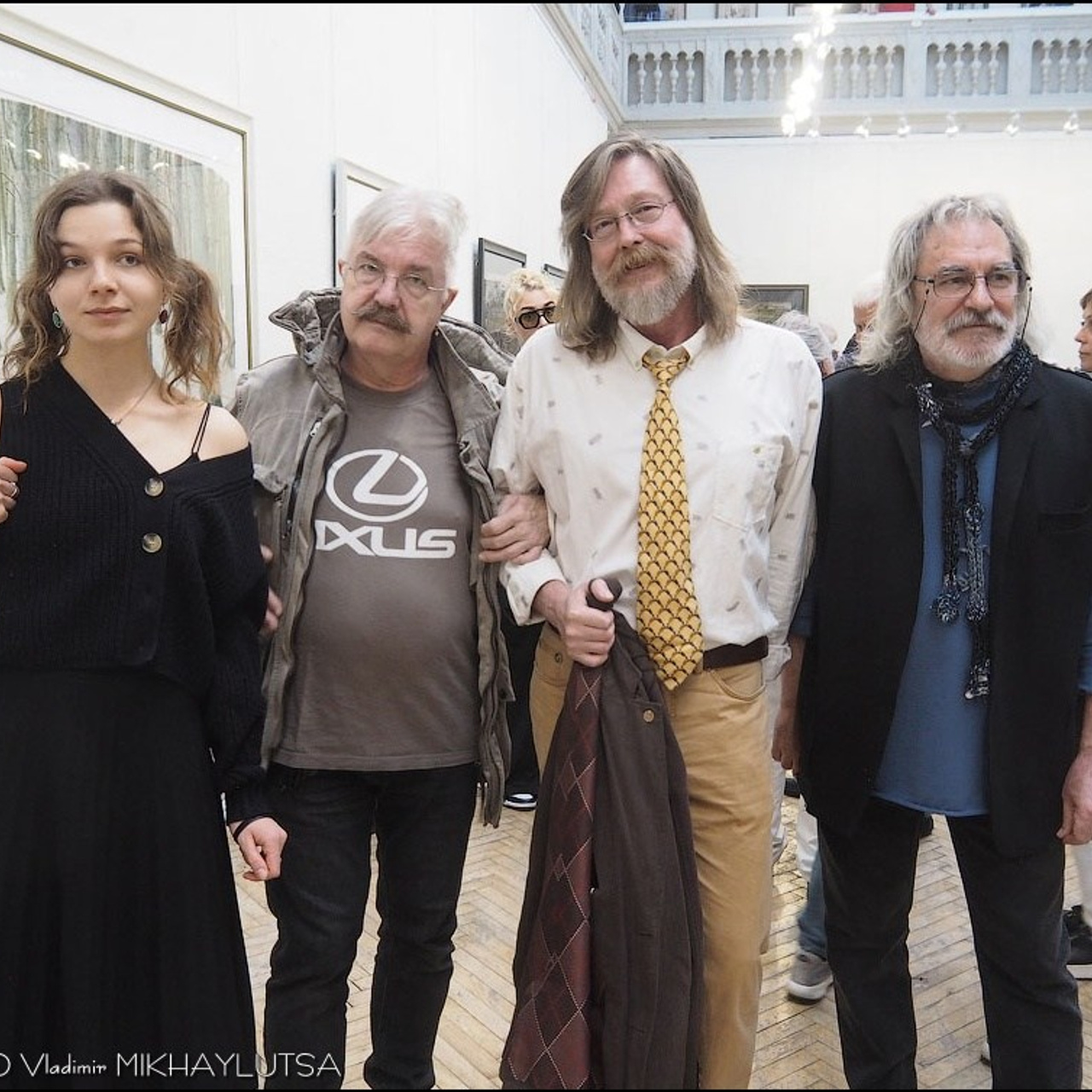 Латиф Казбеков «БУМАЖНЫЕ МИРЫ»