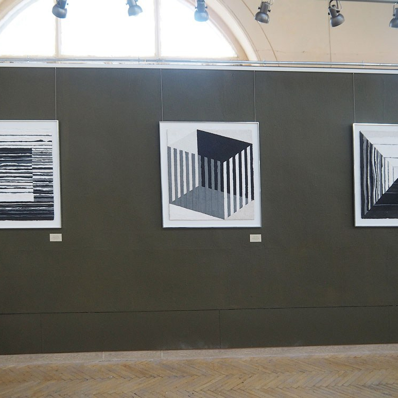 Латиф Казбеков «БУМАЖНЫЕ МИРЫ»