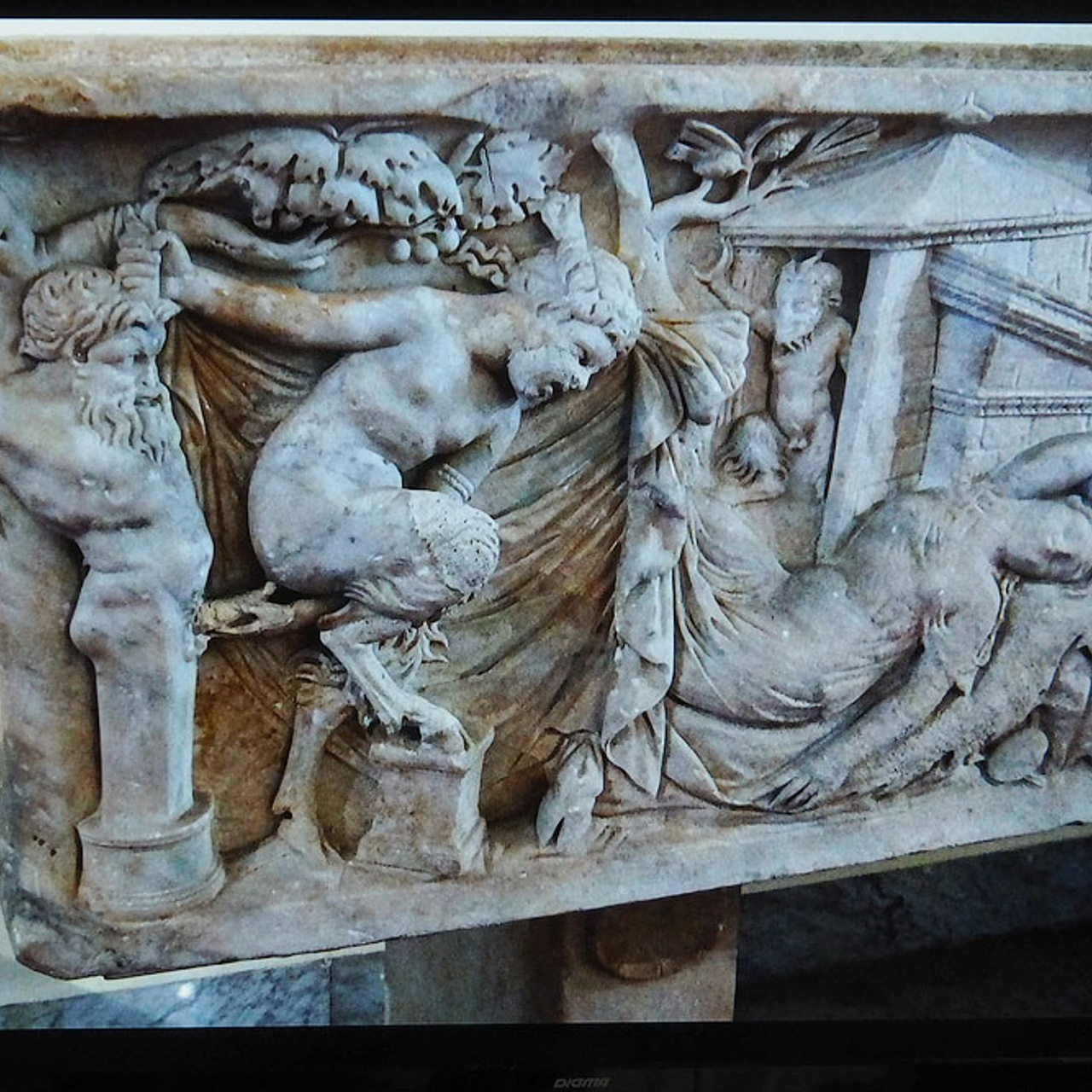 «От монумента до граффити»