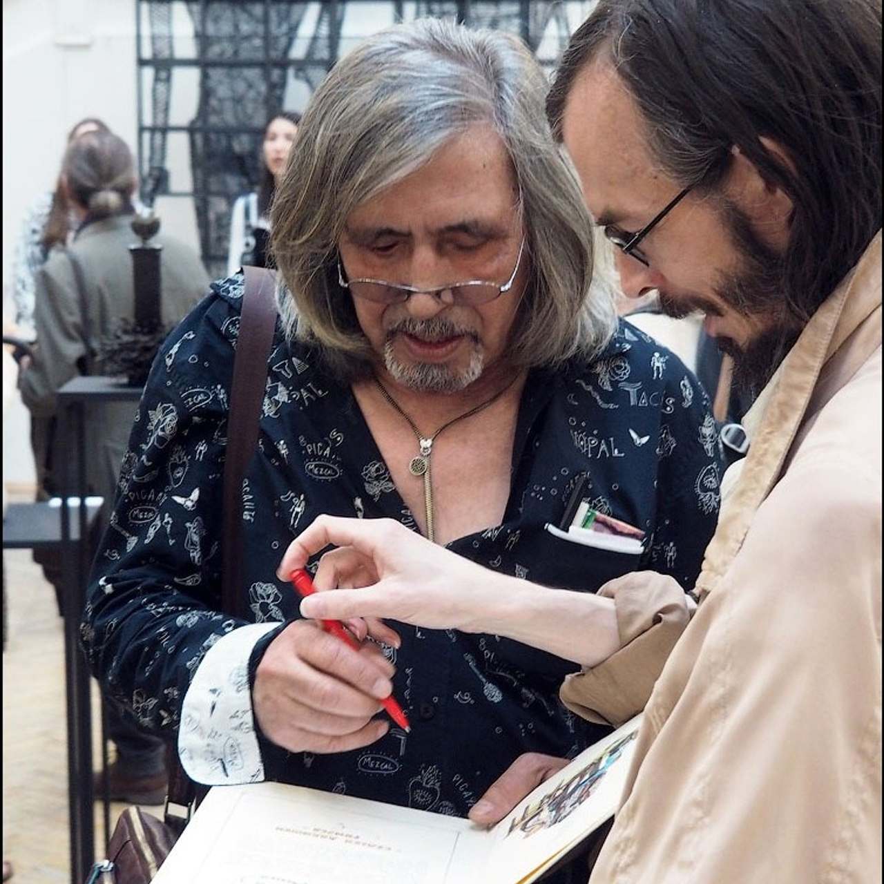 Латиф Казбеков «БУМАЖНЫЕ МИРЫ»