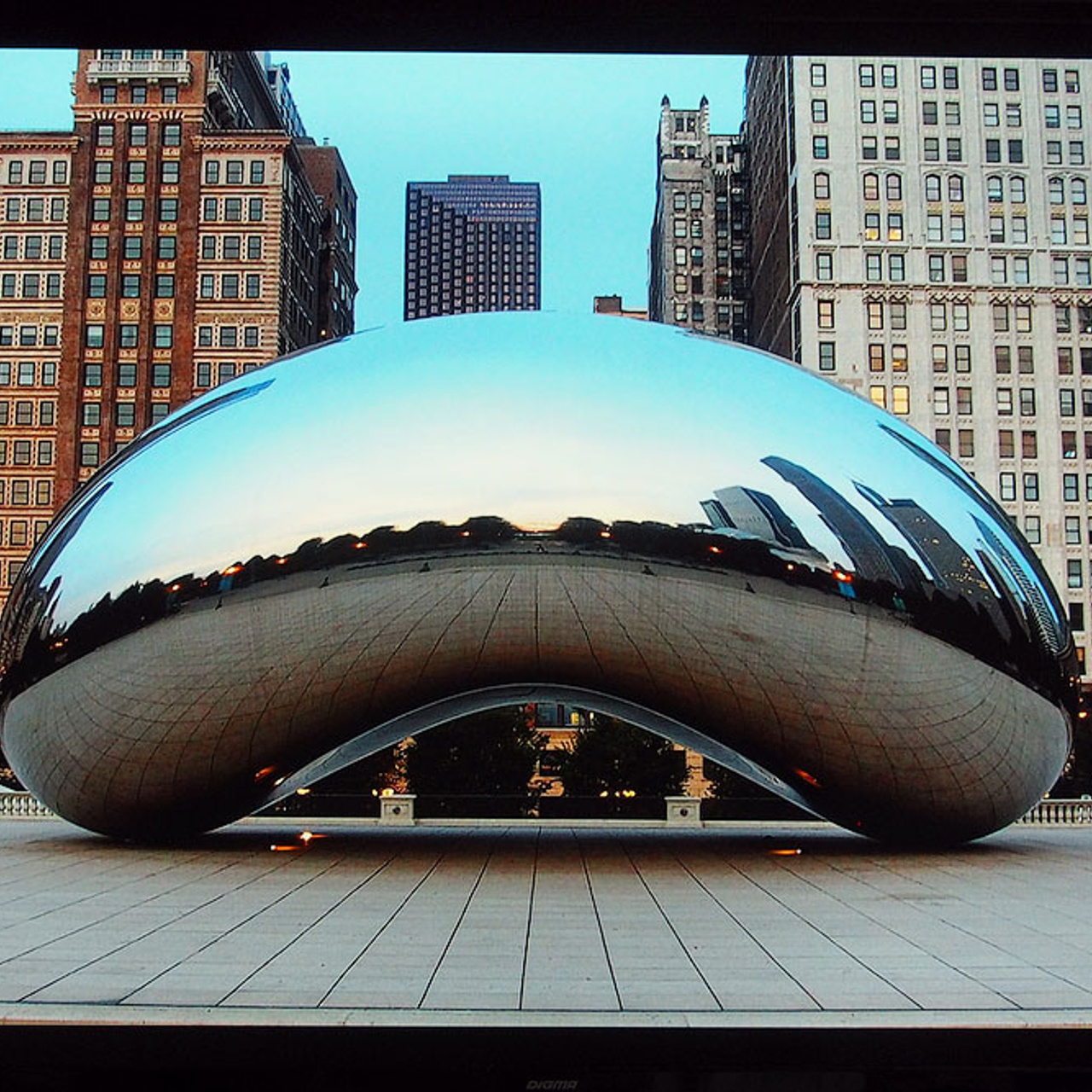 «От монумента до граффити»