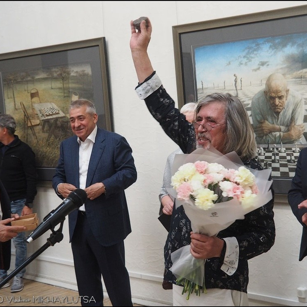 Латиф Казбеков «БУМАЖНЫЕ МИРЫ»