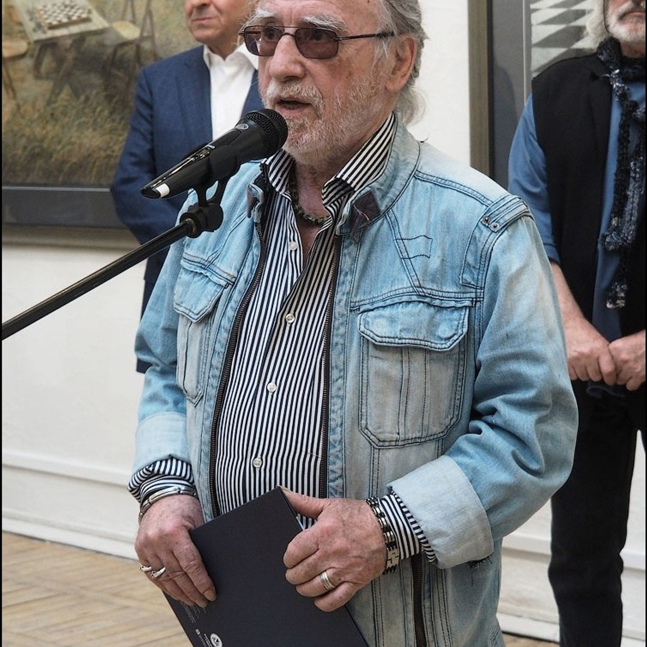 Латиф Казбеков «БУМАЖНЫЕ МИРЫ»