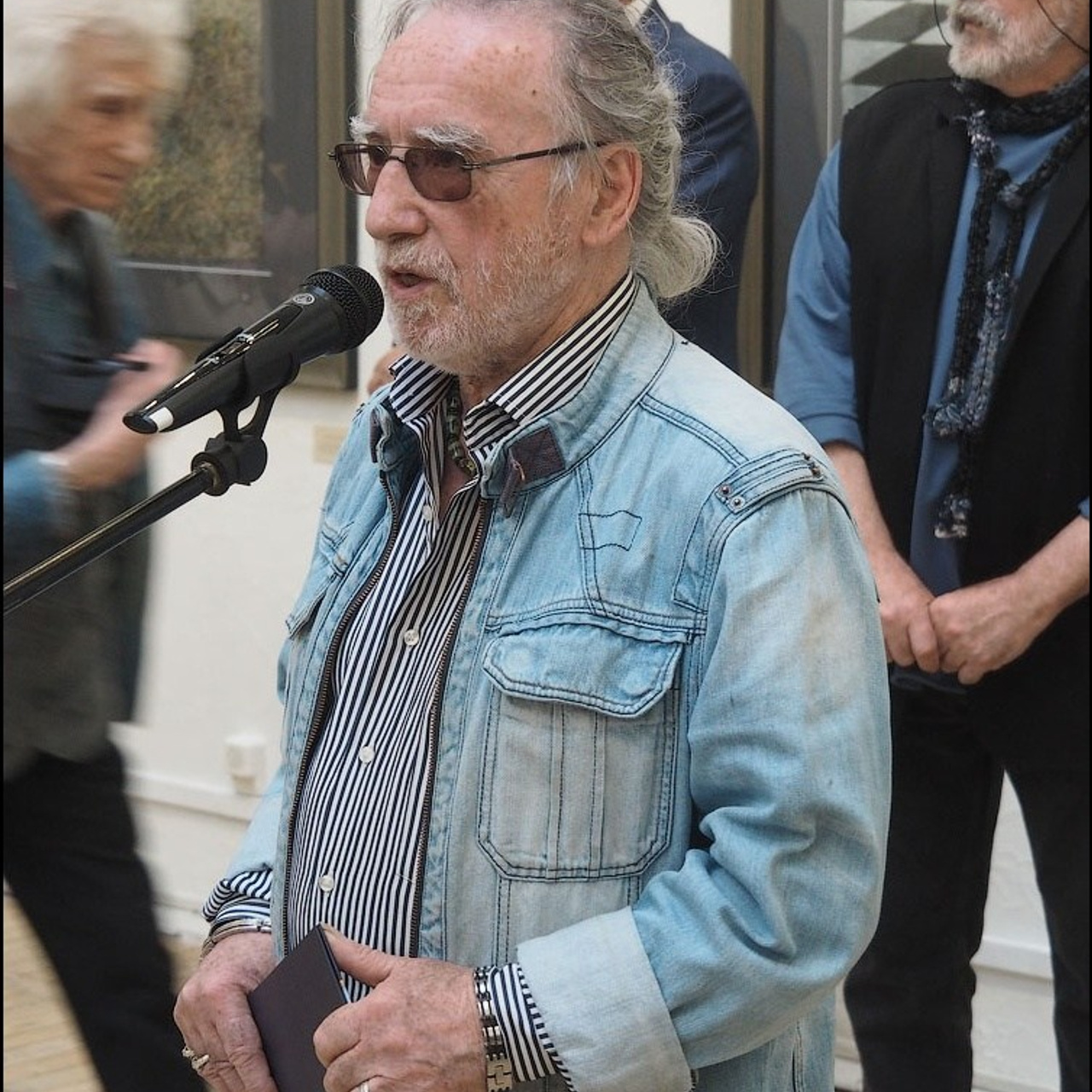 Латиф Казбеков «БУМАЖНЫЕ МИРЫ»