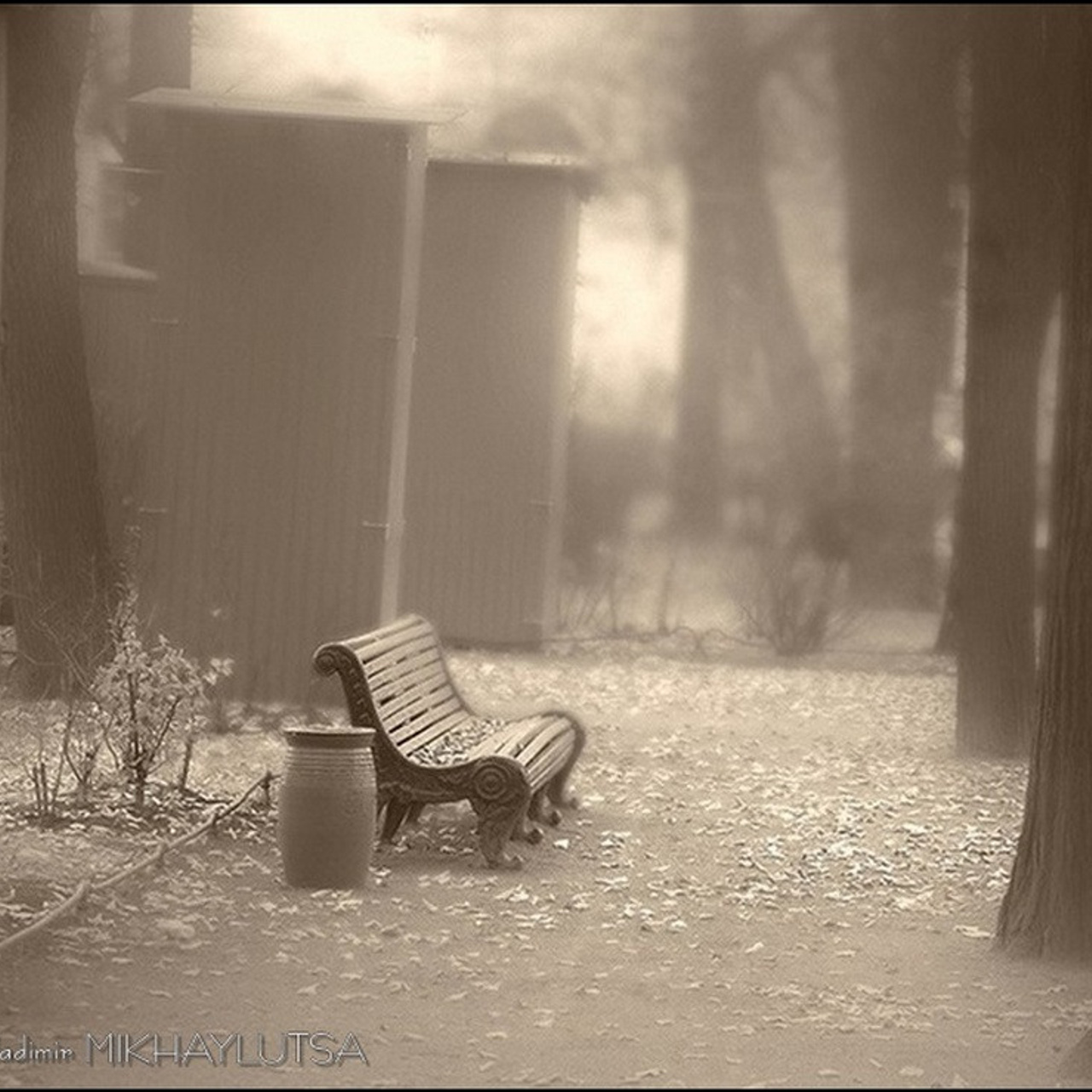 Михайлуца, скамейка в Летнем саду. сепия.