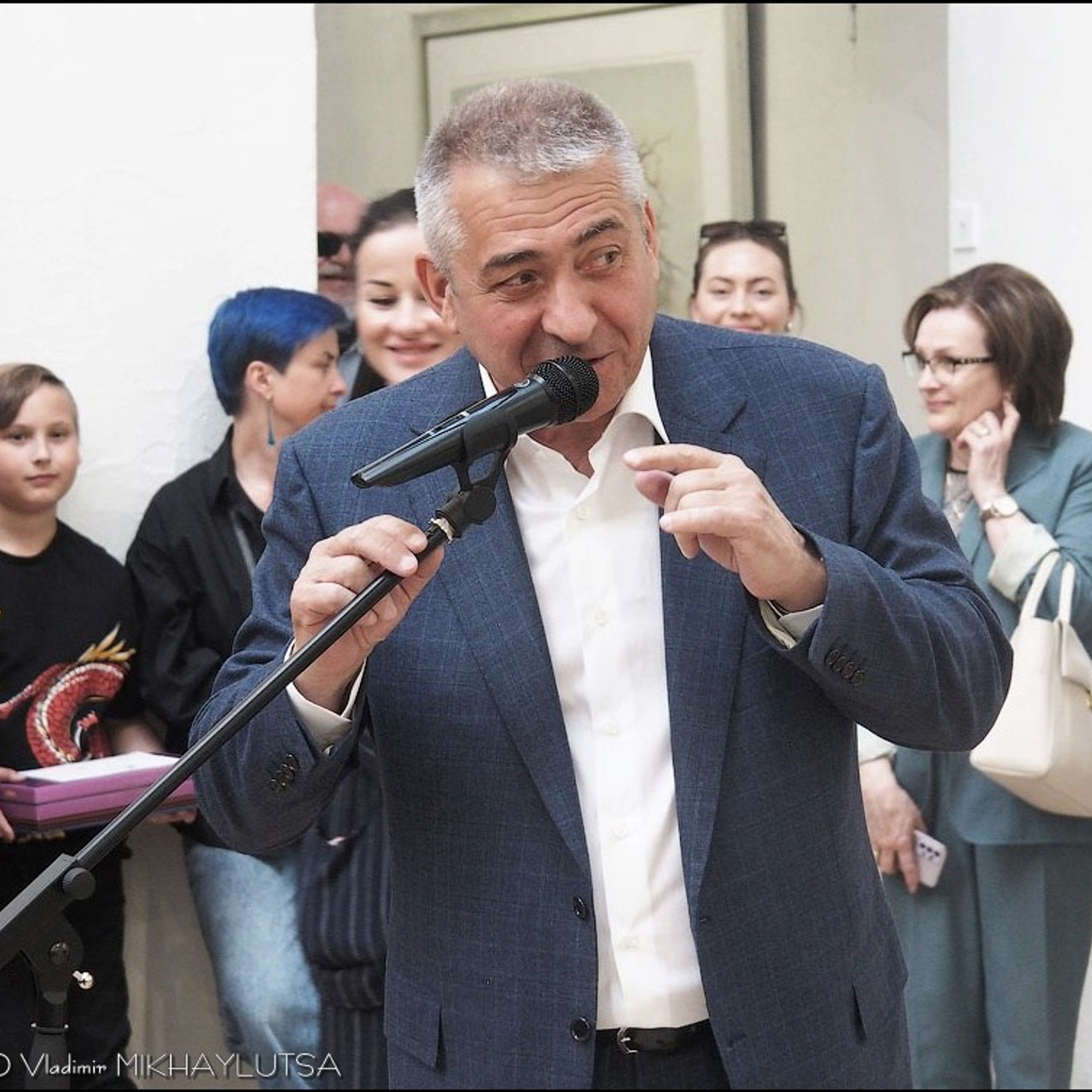 Латиф Казбеков «БУМАЖНЫЕ МИРЫ»