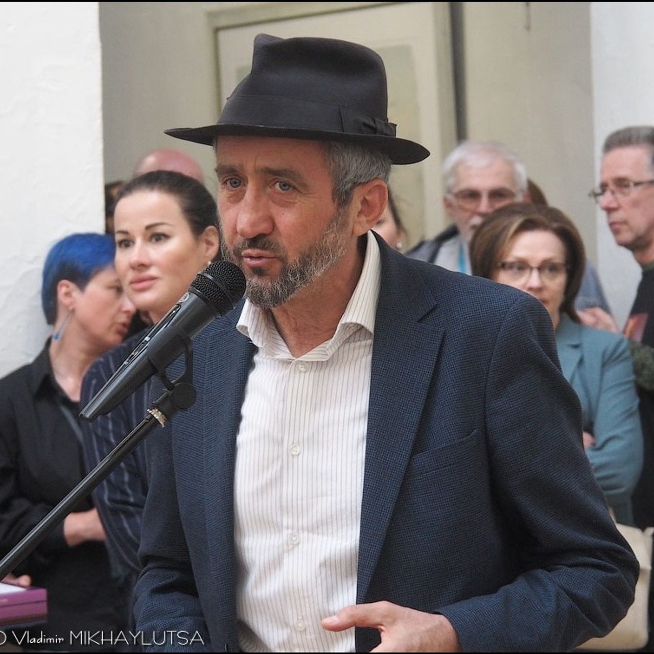 Латиф Казбеков «БУМАЖНЫЕ МИРЫ»