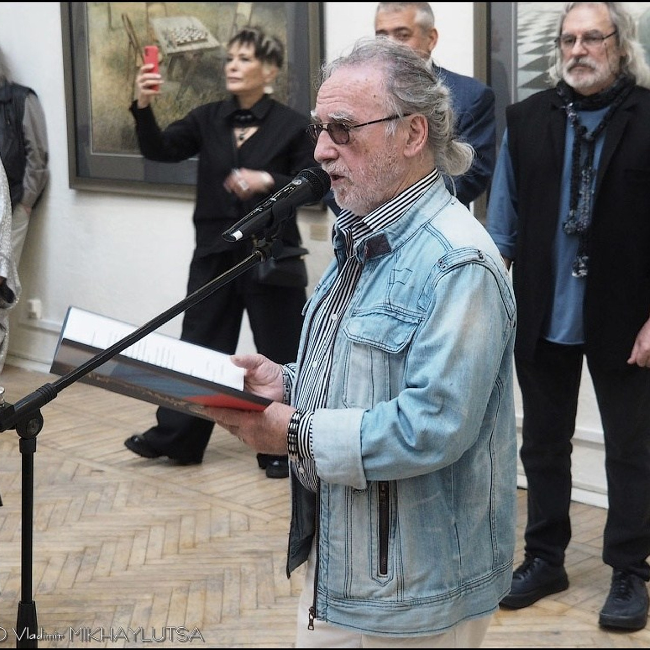 Латиф Казбеков «БУМАЖНЫЕ МИРЫ»