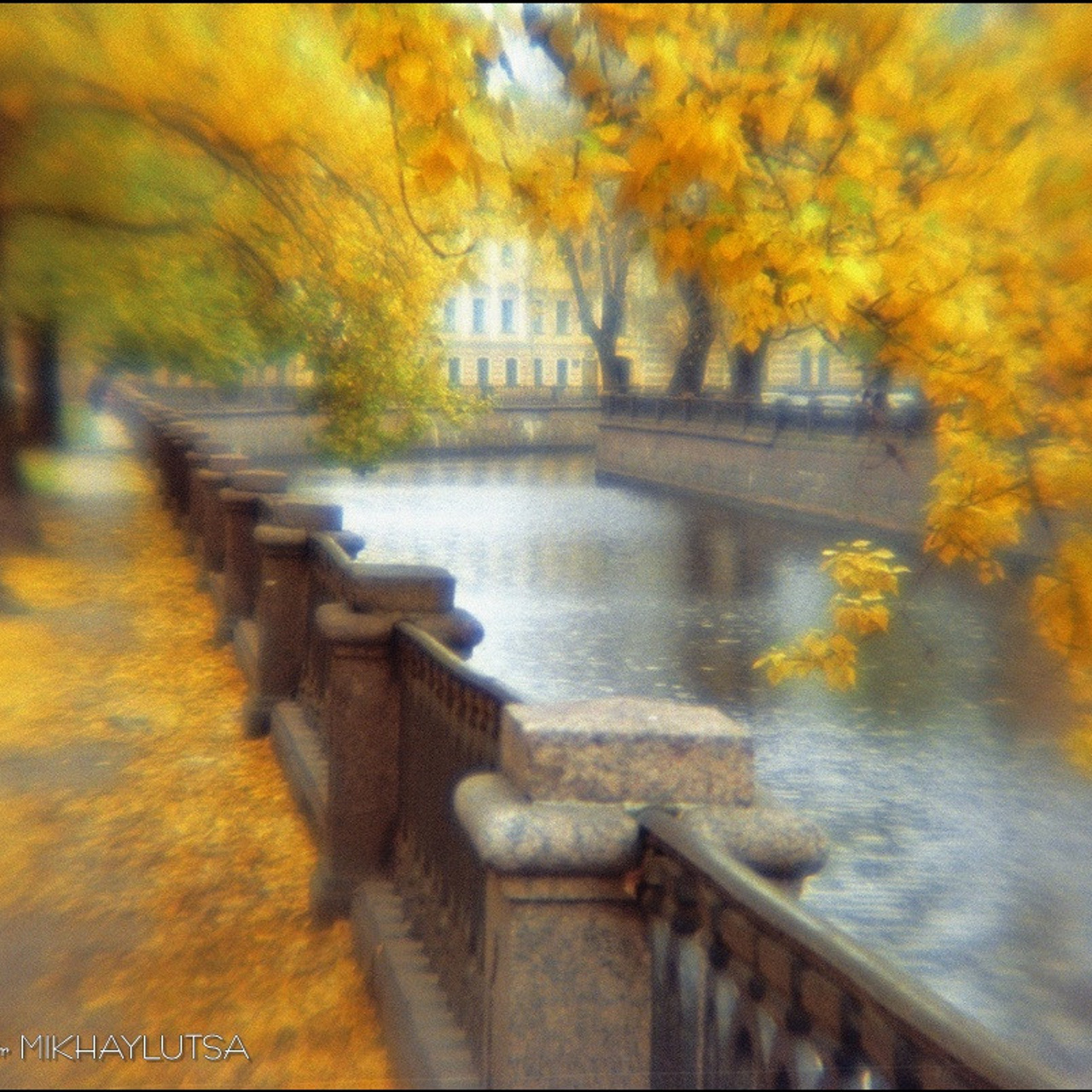 Михайлуца, Канал Грибоедова в Санкт-Петербурге осенью. Цветная фотография