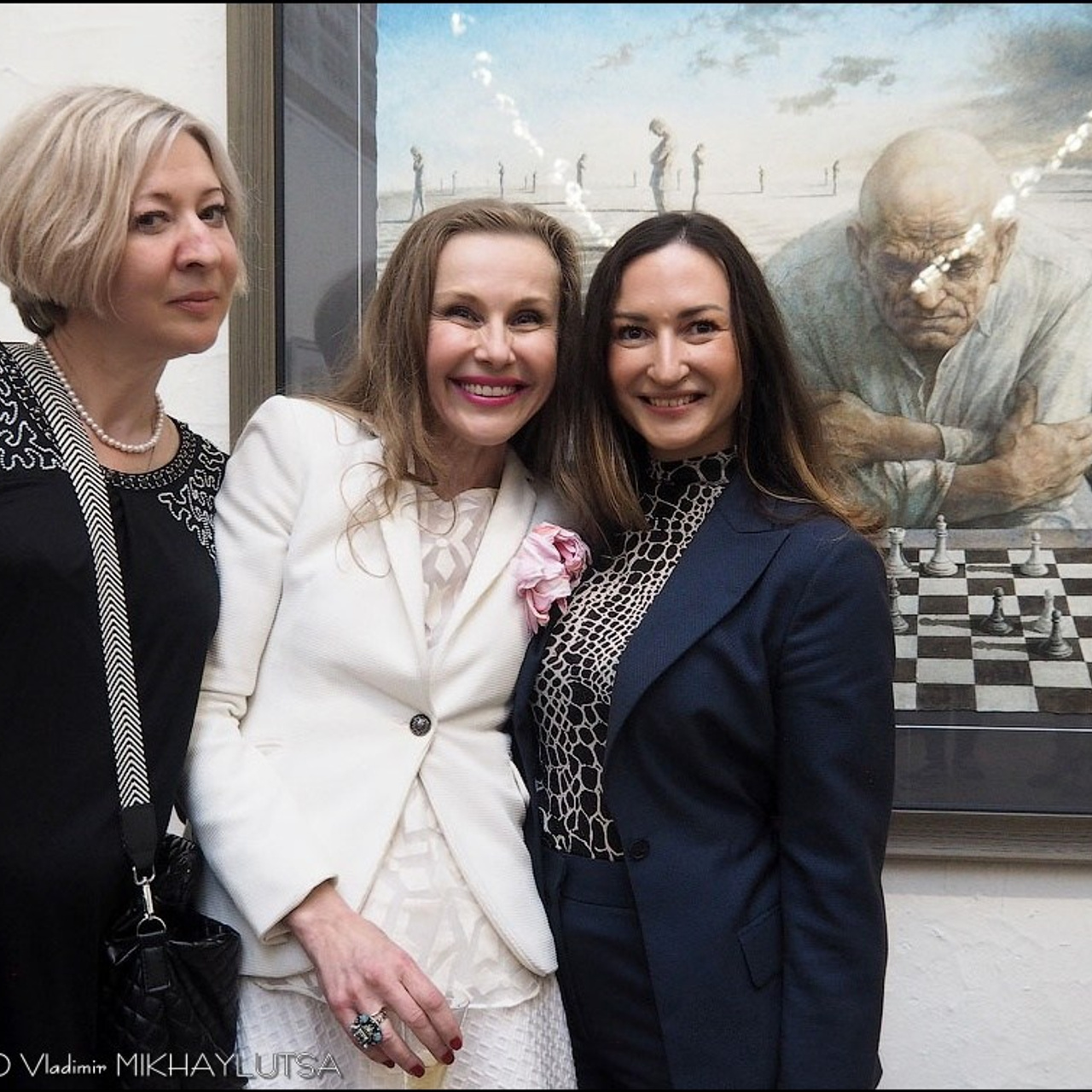 Латиф Казбеков «БУМАЖНЫЕ МИРЫ»