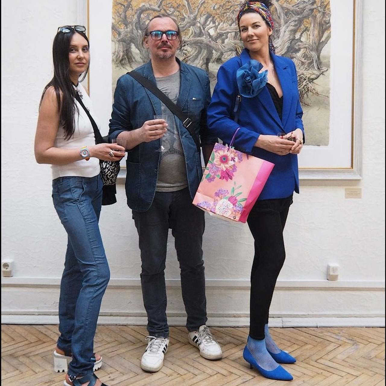 Латиф Казбеков «БУМАЖНЫЕ МИРЫ»