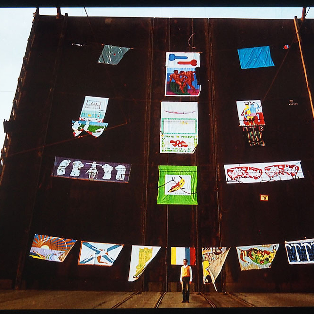 «От монумента до граффити»