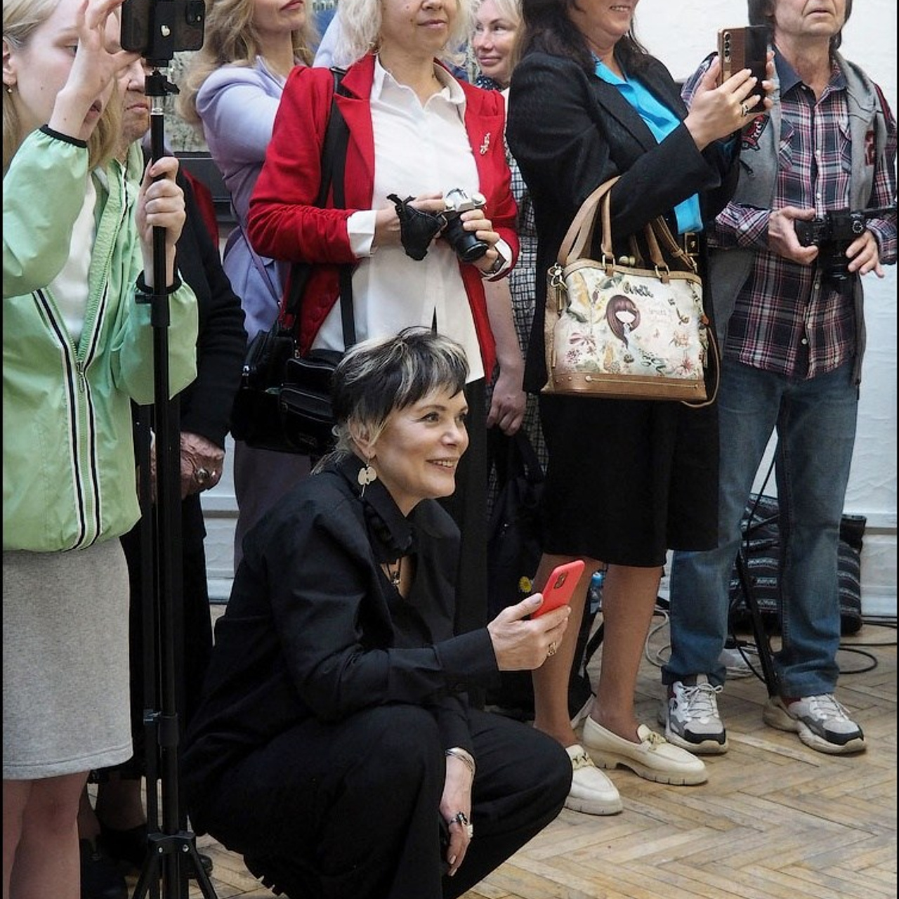 Латиф Казбеков «БУМАЖНЫЕ МИРЫ»