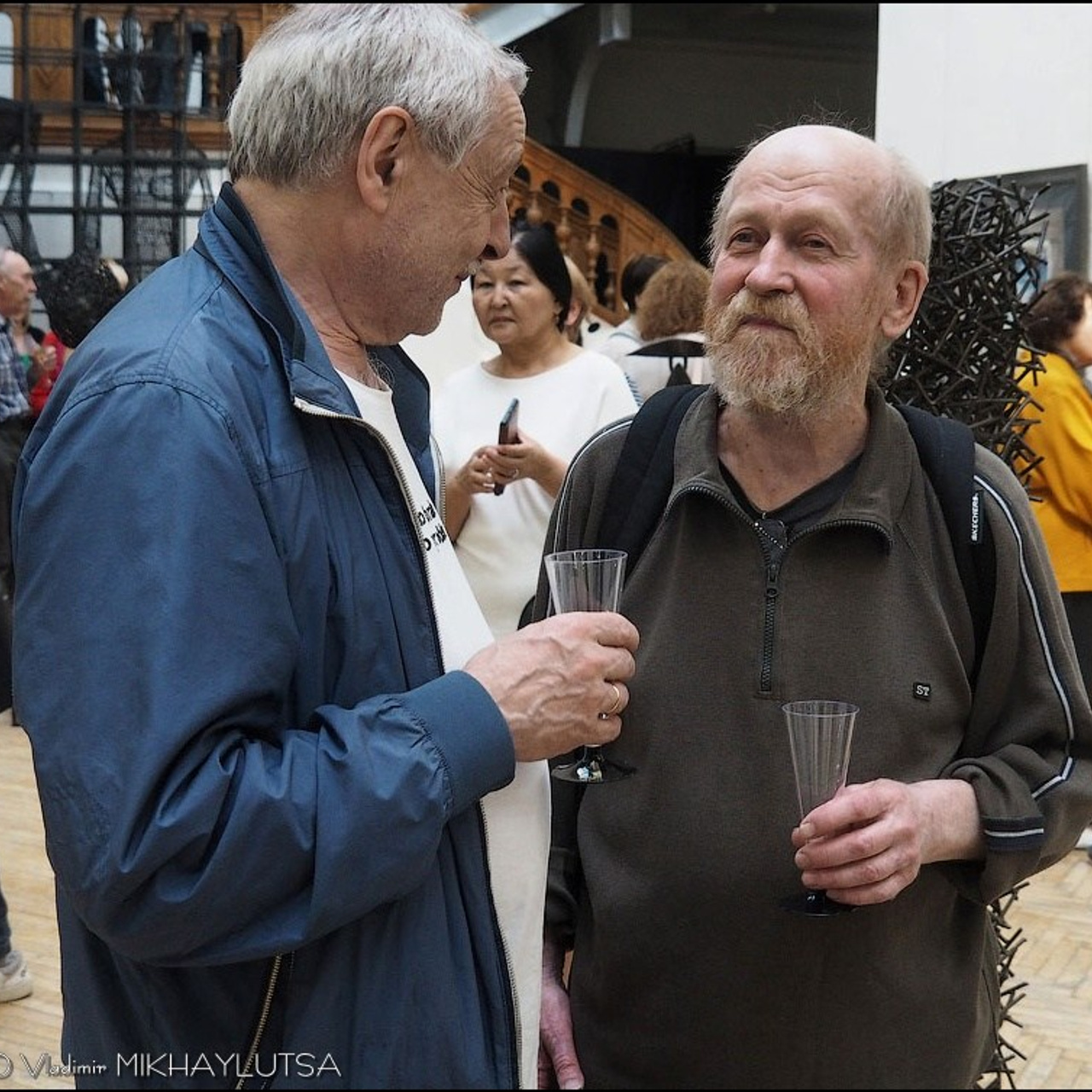 Латиф Казбеков «БУМАЖНЫЕ МИРЫ»